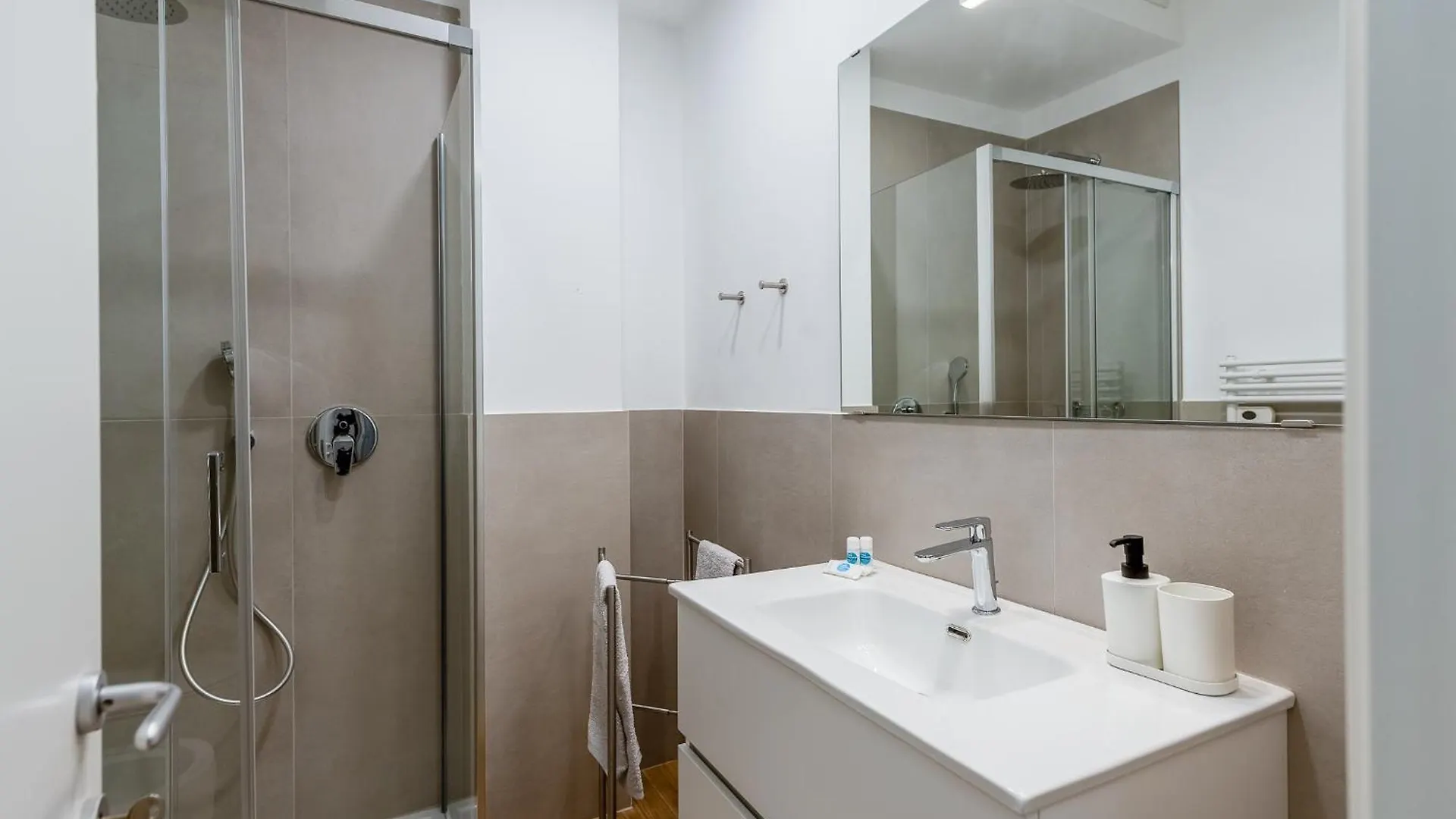 Apartment La Casa Di Lou - San Siro E City Life A 15 Minuti Milan Italy